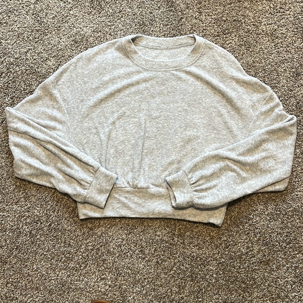 Gilly Hicks Gray terrycloth cropped shirt. Size Small